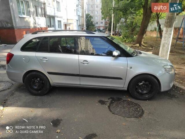 Сірий Шкода Фабія, об'ємом двигуна 1.42 л та пробігом 350 тис. км за 4500 $, фото 1 на Automoto.ua