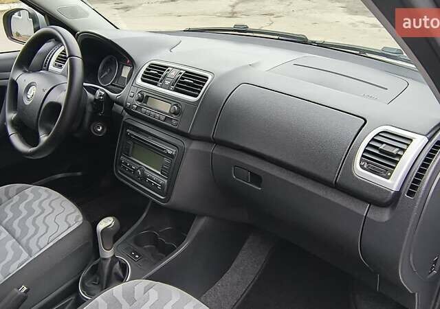 Серый Шкода Фабия, объемом двигателя 1.6 л и пробегом 189 тыс. км за 6100 $, фото 49 на Automoto.ua