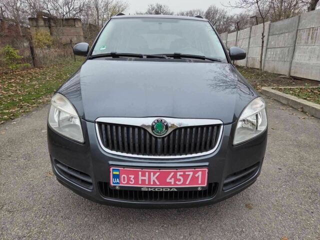 Серый Шкода Фабия, объемом двигателя 1.4 л и пробегом 174 тыс. км за 6550 $, фото 2 на Automoto.ua