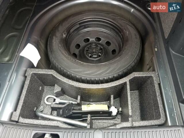 Серый Шкода Фабия, объемом двигателя 1.4 л и пробегом 174 тыс. км за 5500 $, фото 17 на Automoto.ua