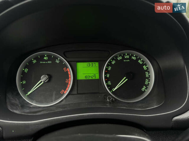 Серый Шкода Фабия, объемом двигателя 1.39 л и пробегом 180 тыс. км за 5750 $, фото 52 на Automoto.ua