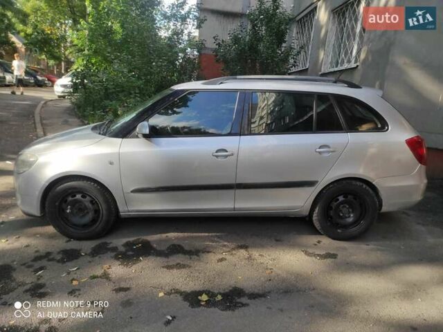 Сірий Шкода Фабія, об'ємом двигуна 1.42 л та пробігом 350 тис. км за 4500 $, фото 2 на Automoto.ua