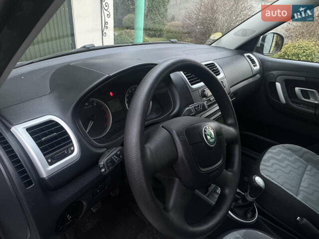 Серый Шкода Фабия, объемом двигателя 1.39 л и пробегом 180 тыс. км за 5750 $, фото 30 на Automoto.ua