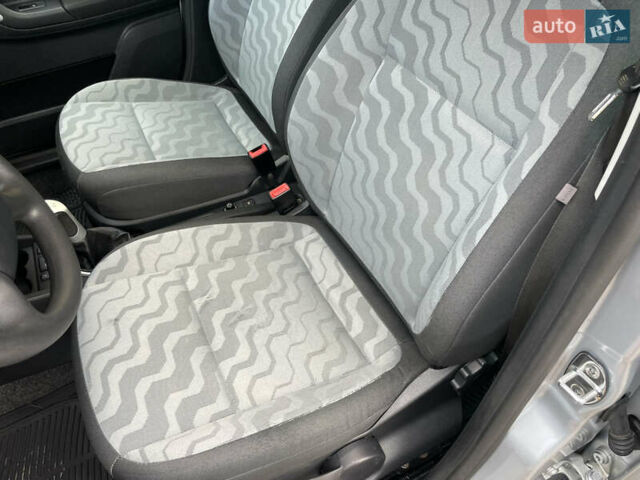 Серый Шкода Фабия, объемом двигателя 1.6 л и пробегом 223 тыс. км за 5339 $, фото 29 на Automoto.ua