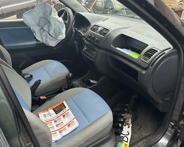 Серый Шкода Фабия, объемом двигателя 1.2 л и пробегом 383 тыс. км за 1650 $, фото 3 на Automoto.ua