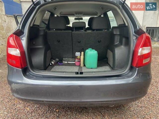 Серый Шкода Фабия, объемом двигателя 1.39 л и пробегом 302 тыс. км за 4950 $, фото 7 на Automoto.ua
