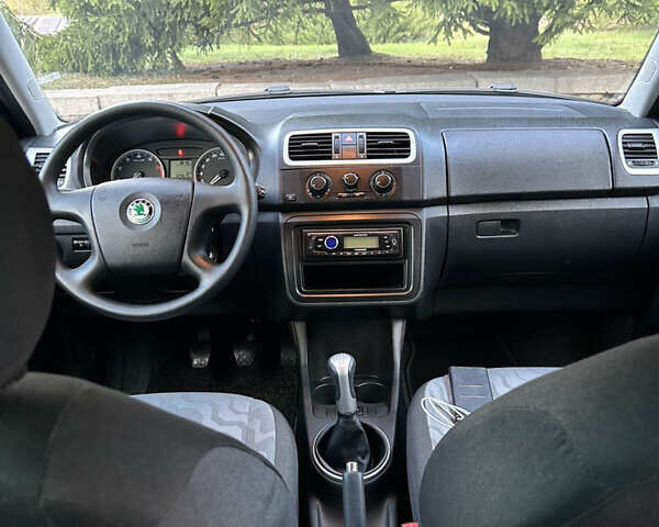 Шкода Фабия 2009 в Золотоноше на Automoto.ua Серый Шкода Фабия, объемом двигателя 1.39 л и пробегом 225 тыс. км за 6150 $, фото 41 на Automoto.ua