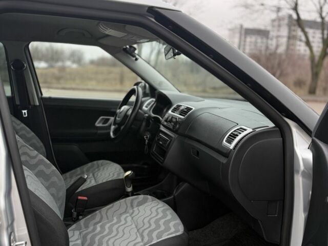 Серый Шкода Фабия, объемом двигателя 1.2 л и пробегом 218 тыс. км за 4000 $, фото 16 на Automoto.ua