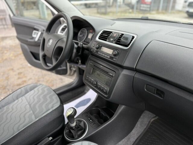 Серый Шкода Фабия, объемом двигателя 1.6 л и пробегом 112 тыс. км за 7300 $, фото 6 на Automoto.ua