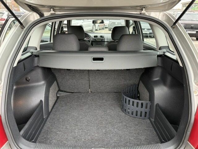 Серый Шкода Фабия, объемом двигателя 1.6 л и пробегом 112 тыс. км за 7300 $, фото 8 на Automoto.ua