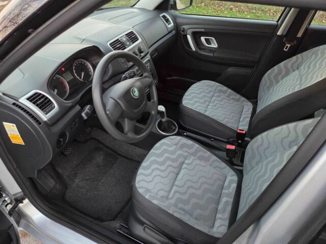 Серый Шкода Фабия, объемом двигателя 1.4 л и пробегом 172 тыс. км за 6550 $, фото 12 на Automoto.ua