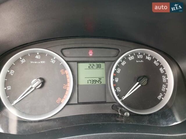 Сірий Шкода Фабія, об'ємом двигуна 1.4 л та пробігом 173 тис. км за 5850 $, фото 29 на Automoto.ua