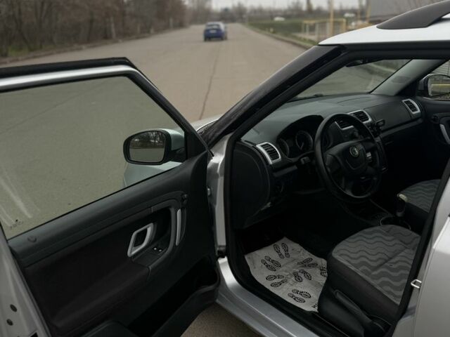 Серый Шкода Фабия, объемом двигателя 1.2 л и пробегом 218 тыс. км за 4000 $, фото 5 на Automoto.ua