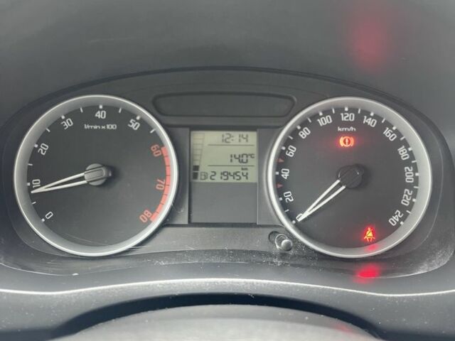 Серый Шкода Фабия, объемом двигателя 1.4 л и пробегом 219 тыс. км за 5550 $, фото 7 на Automoto.ua