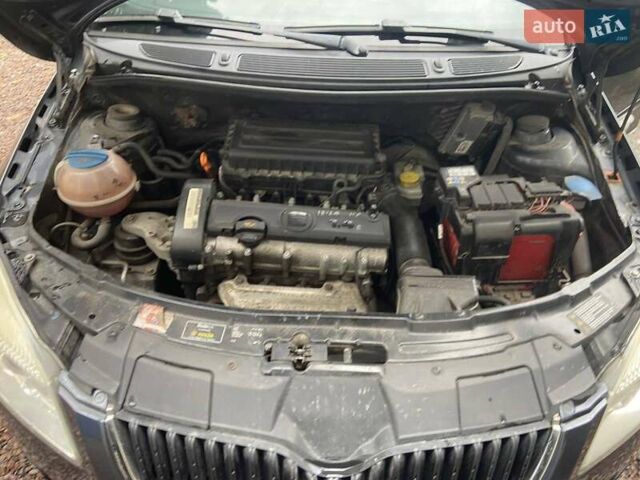 Серый Шкода Фабия, объемом двигателя 1.39 л и пробегом 302 тыс. км за 4950 $, фото 3 на Automoto.ua