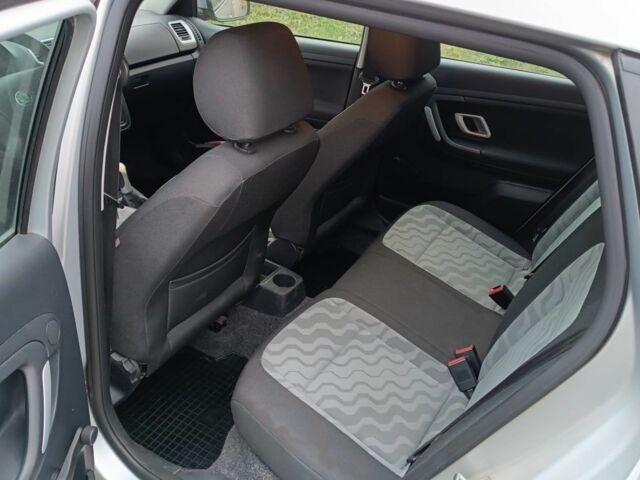 Серый Шкода Фабия, объемом двигателя 0 л и пробегом 170 тыс. км за 5331 $, фото 4 на Automoto.ua