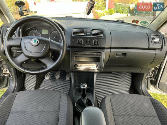 Шкода Фабия 2010 в Шумск на Automoto.ua Серый Шкода Фабия, объемом двигателя 1.2 л и пробегом 248 тыс. км за 5600 $, фото 11 на Automoto.ua