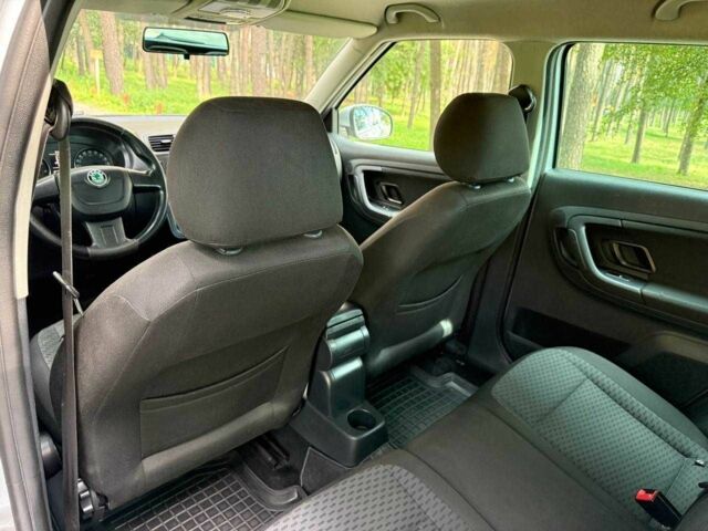 Серый Шкода Фабия, объемом двигателя 1.2 л и пробегом 147 тыс. км за 7400 $, фото 17 на Automoto.ua