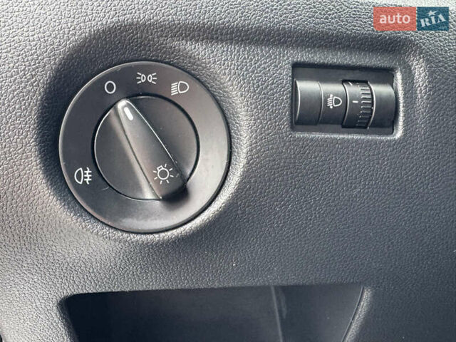 Сірий Шкода Фабія, об'ємом двигуна 1.39 л та пробігом 212 тис. км за 5800 $, фото 15 на Automoto.ua
