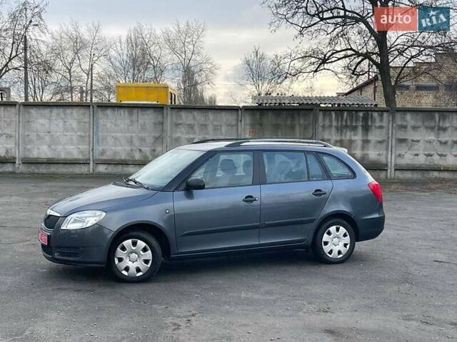 Серый Шкода Фабия, объемом двигателя 1.4 л и пробегом 196 тыс. км за 6000 $, фото 3 на Automoto.ua
