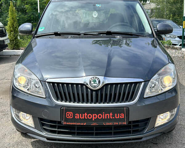 Серый Шкода Фабия, объемом двигателя 1.2 л и пробегом 179 тыс. км за 6100 $, фото 2 на Automoto.ua
