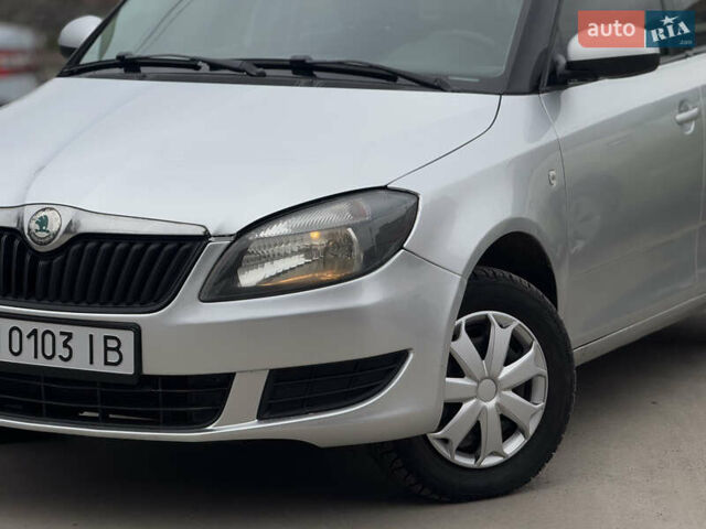Серый Шкода Фабия, объемом двигателя 1.4 л и пробегом 240 тыс. км за 3999 $, фото 1 на Automoto.ua