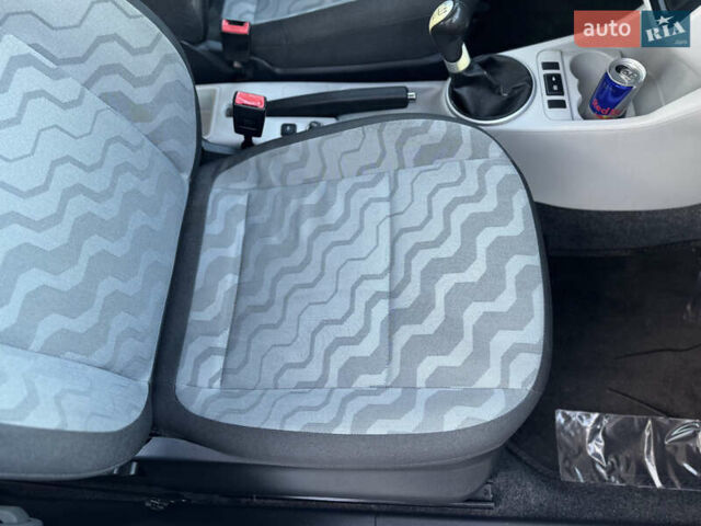 Серый Шкода Фабия, объемом двигателя 1.4 л и пробегом 275 тыс. км за 5350 $, фото 36 на Automoto.ua