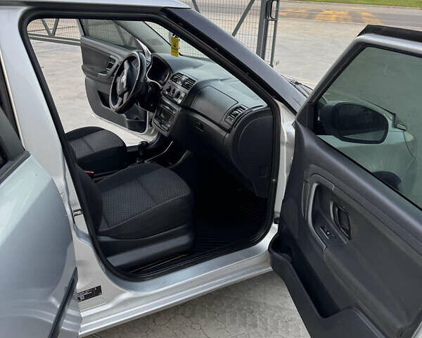 Серый Шкода Фабия, объемом двигателя 1.6 л и пробегом 317 тыс. км за 4350 $, фото 19 на Automoto.ua