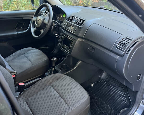 Серый Шкода Фабия, объемом двигателя 1.2 л и пробегом 210 тыс. км за 5750 $, фото 15 на Automoto.ua