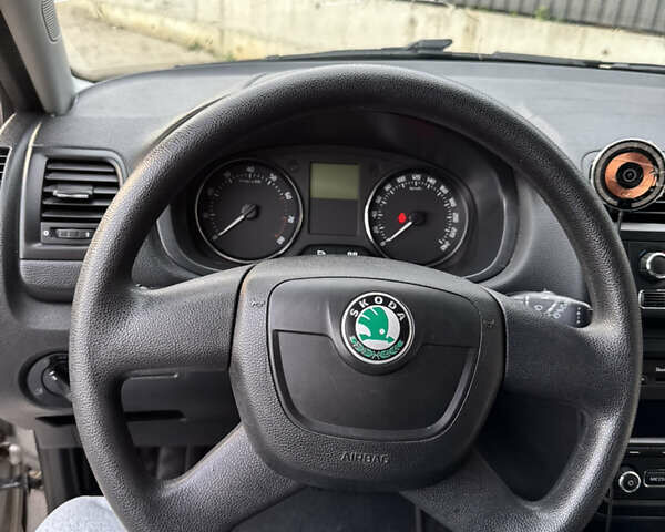 Сірий Шкода Фабія, об'ємом двигуна 1.2 л та пробігом 206 тис. км за 7200 $, фото 14 на Automoto.ua