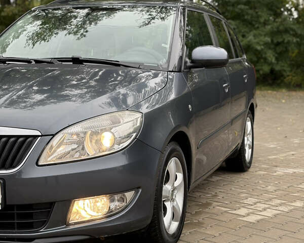 Сірий Шкода Фабія, об'ємом двигуна 1.2 л та пробігом 252 тис. км за 4950 $, фото 1 на Automoto.ua