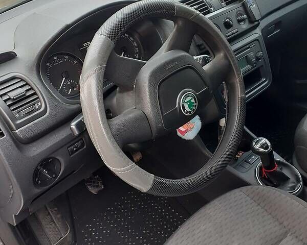 Серый Шкода Фабия, объемом двигателя 1.2 л и пробегом 190 тыс. км за 6200 $, фото 3 на Automoto.ua