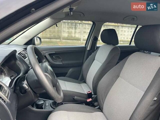 Серый Шкода Фабия, объемом двигателя 1.4 л и пробегом 196 тыс. км за 6000 $, фото 13 на Automoto.ua