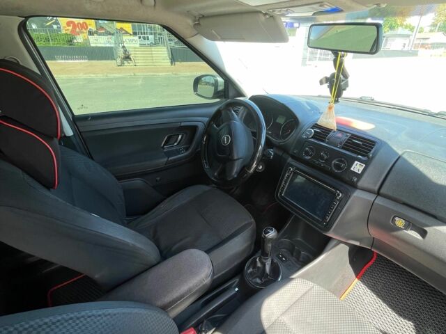 Сірий Шкода Фабія, об'ємом двигуна 1.4 л та пробігом 470 тис. км за 4744 $, фото 7 на Automoto.ua