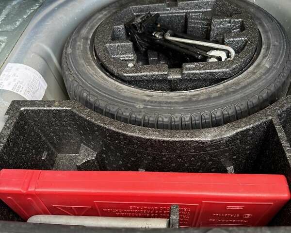 Сірий Шкода Фабія, об'ємом двигуна 1.6 л та пробігом 204 тис. км за 6100 $, фото 12 на Automoto.ua