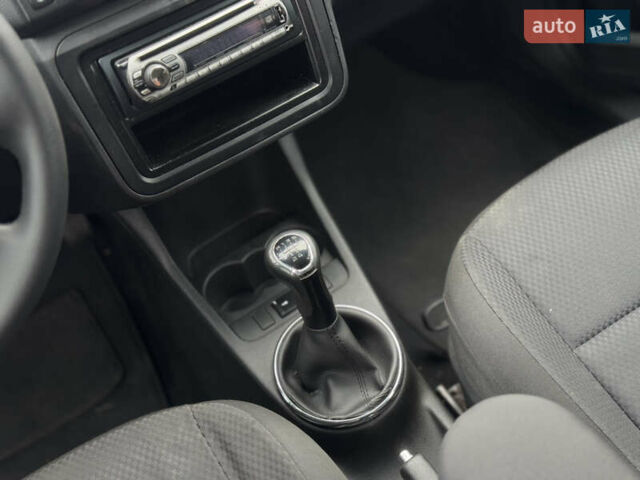 Серый Шкода Фабия, объемом двигателя 1.4 л и пробегом 240 тыс. км за 3999 $, фото 17 на Automoto.ua