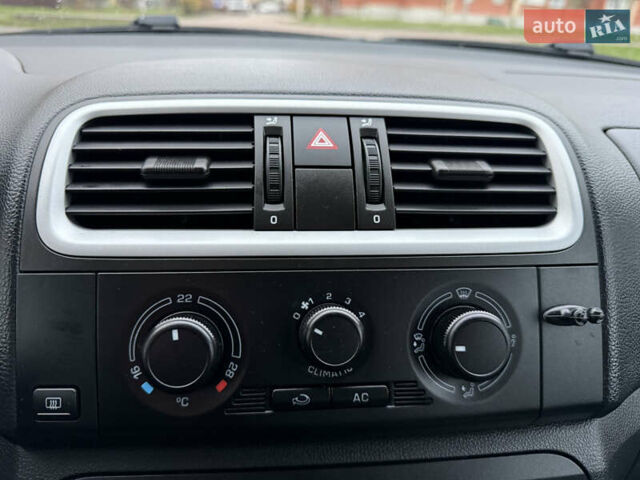 Серый Шкода Фабия, объемом двигателя 0 л и пробегом 170 тыс. км за 6000 $, фото 20 на Automoto.ua