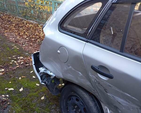 Сірий Шкода Фабія, об'ємом двигуна 1.2 л та пробігом 250 тис. км за 1750 $, фото 4 на Automoto.ua