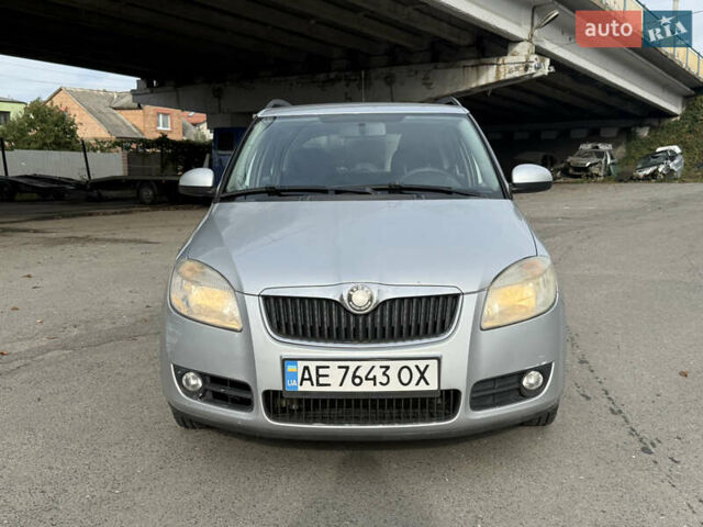 Сірий Шкода Фабія, об'ємом двигуна 1.39 л та пробігом 160 тис. км за 4000 $, фото 1 на Automoto.ua