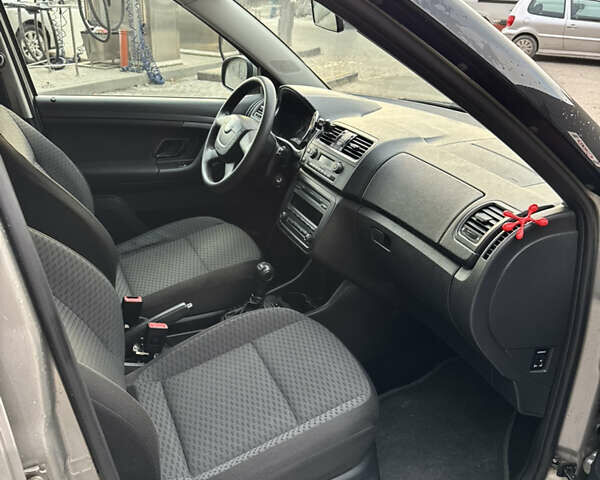 Сірий Шкода Фабія, об'ємом двигуна 1.2 л та пробігом 206 тис. км за 7200 $, фото 12 на Automoto.ua