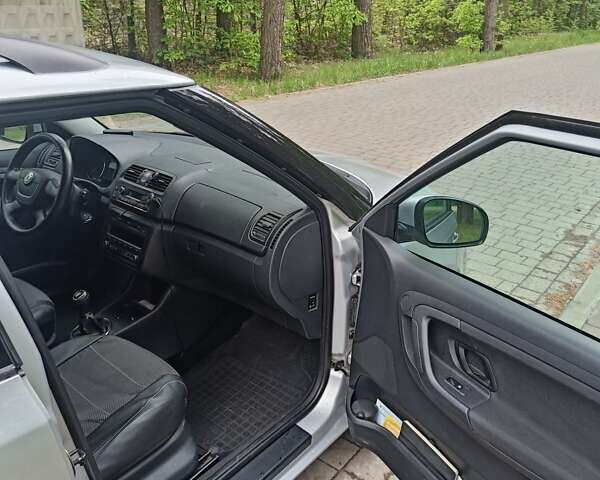 Сірий Шкода Фабія, об'ємом двигуна 1.6 л та пробігом 335 тис. км за 5300 $, фото 6 на Automoto.ua