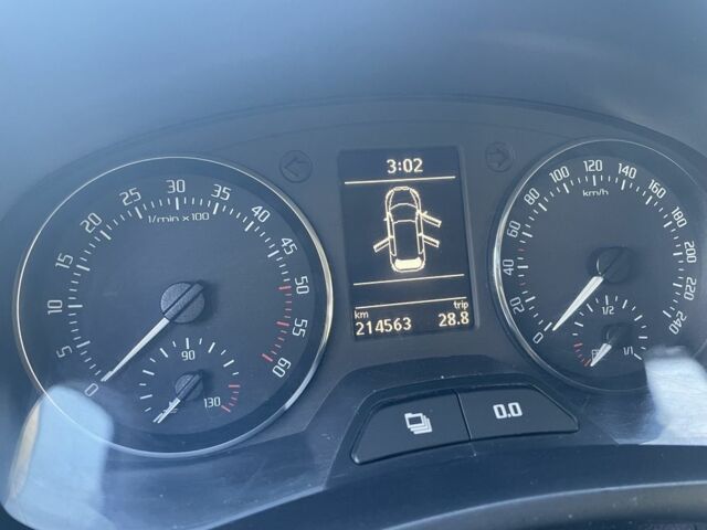 Серый Шкода Фабия, объемом двигателя 1.6 л и пробегом 215 тыс. км за 5750 $, фото 4 на Automoto.ua