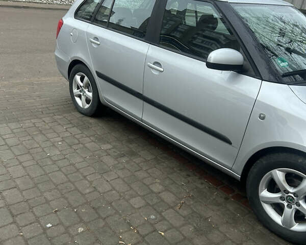 Серый Шкода Фабия, объемом двигателя 1.2 л и пробегом 230 тыс. км за 5550 $, фото 2 на Automoto.ua