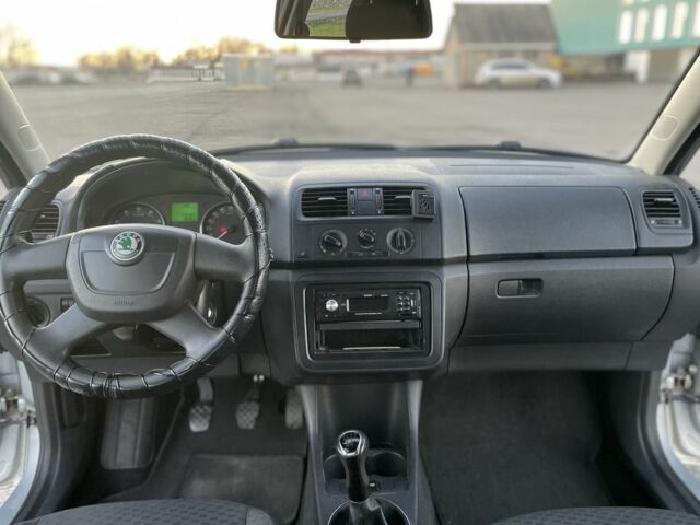 Серый Шкода Фабия, объемом двигателя 1.4 л и пробегом 173 тыс. км за 6200 $, фото 6 на Automoto.ua