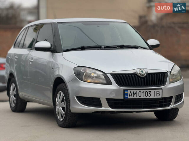 Серый Шкода Фабия, объемом двигателя 1.4 л и пробегом 240 тыс. км за 3999 $, фото 6 на Automoto.ua