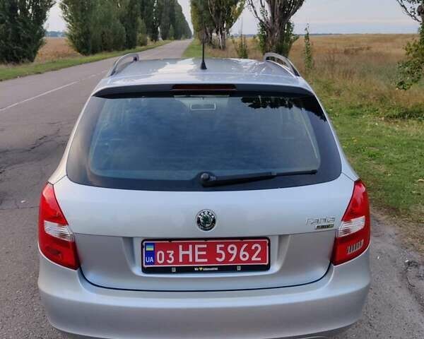 Серый Шкода Фабия, объемом двигателя 1.39 л и пробегом 175 тыс. км за 5900 $, фото 12 на Automoto.ua