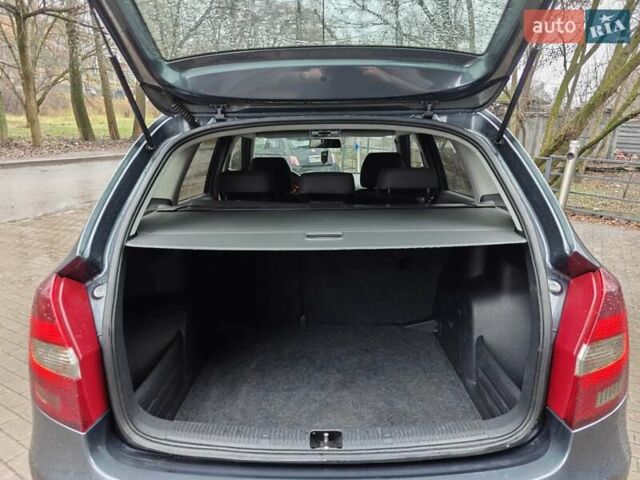 Серый Шкода Фабия, объемом двигателя 1.6 л и пробегом 276 тыс. км за 6150 $, фото 2 на Automoto.ua