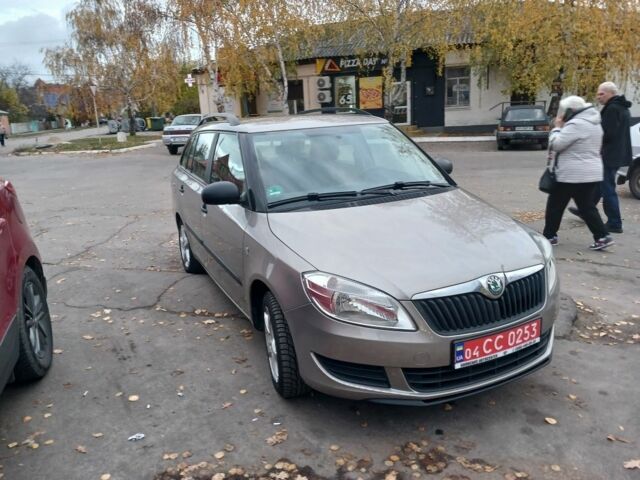 Серый Шкода Фабия, объемом двигателя 1.2 л и пробегом 209 тыс. км за 6500 $, фото 2 на Automoto.ua