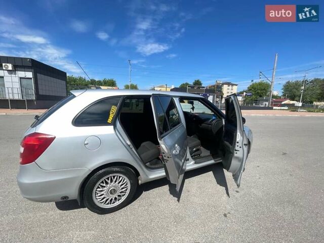 Серый Шкода Фабия, объемом двигателя 1.4 л и пробегом 470 тыс. км за 4744 $, фото 2 на Automoto.ua