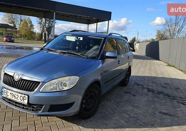Серый Шкода Фабия, объемом двигателя 1.6 л и пробегом 202 тыс. км за 5200 $, фото 1 на Automoto.ua
